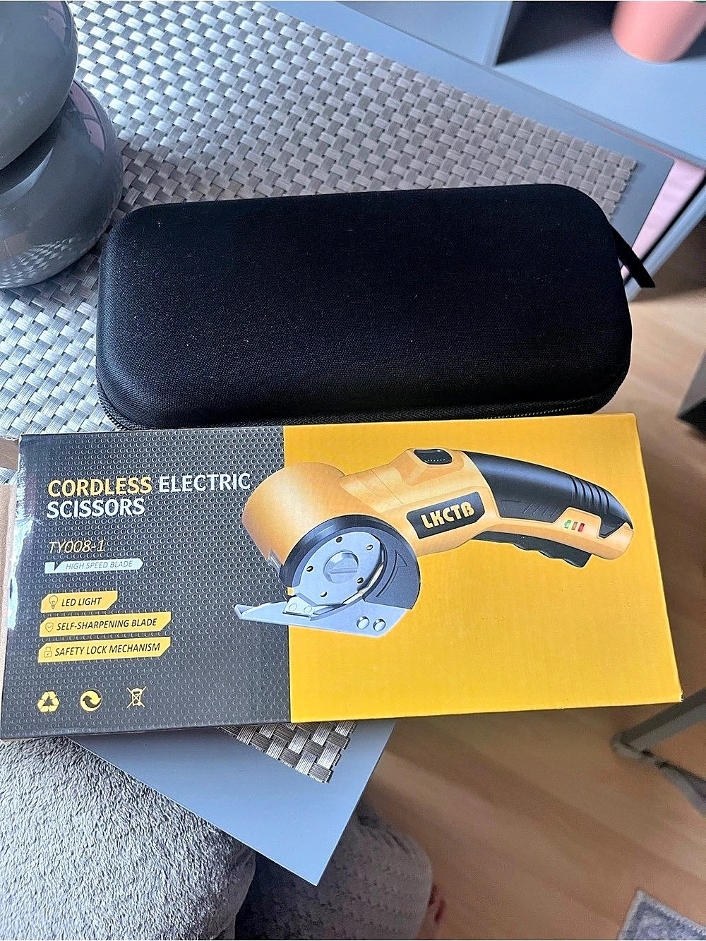 LKCBI TYQ08-1 Cordless Electric Scissors Black & Yellow NWT
